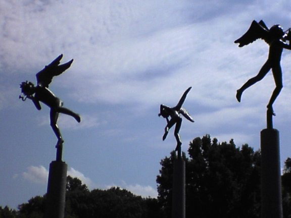 statues2