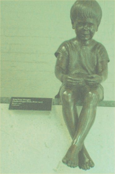 BrookfieldGardens40-statue