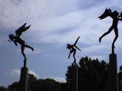 statues2